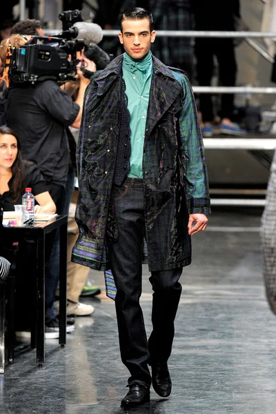 Look 12